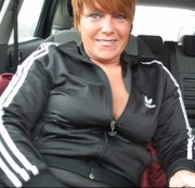 geil poppen - Mitten Dildo an der Tankstelle